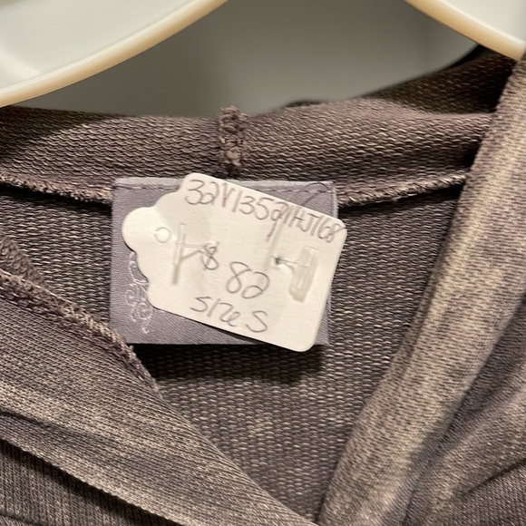 Sweater🖤 - Picture 9 of 10